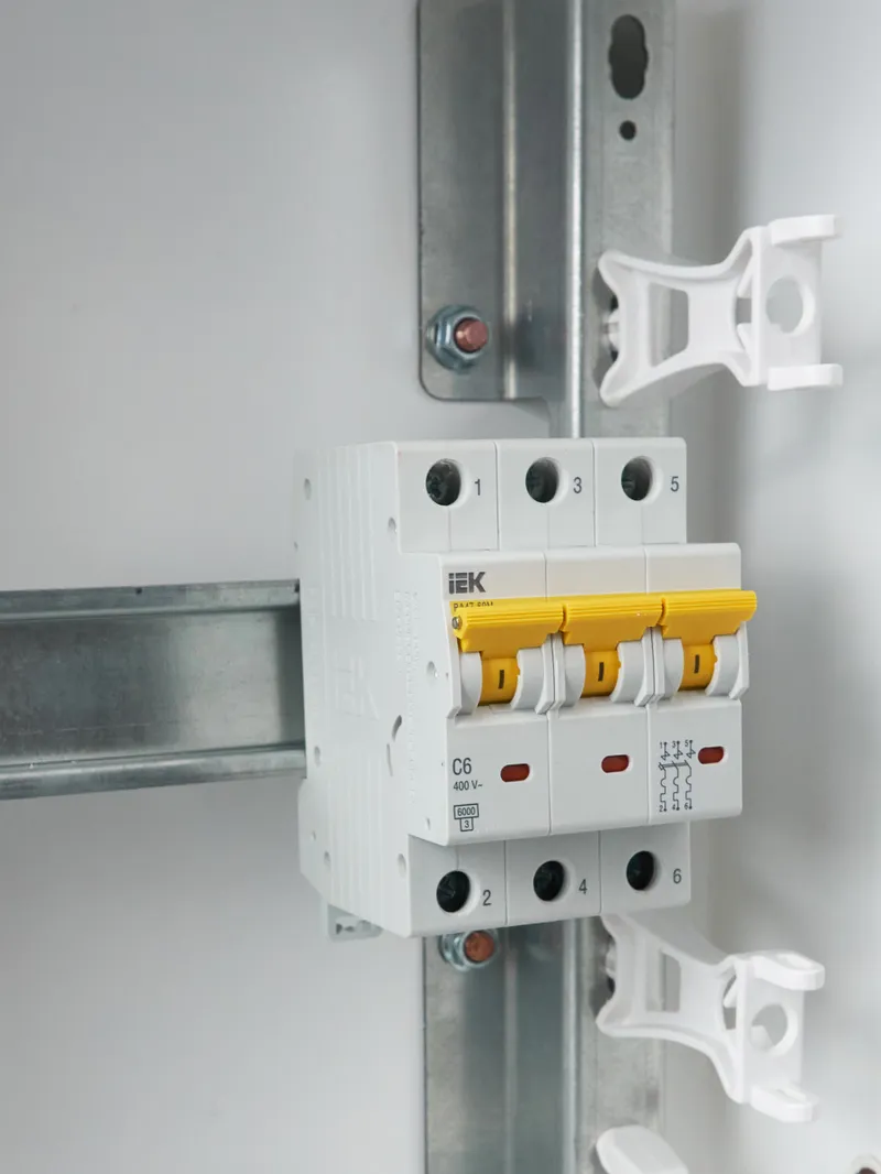 mcb-iek-karat-60m-3p-6a-6ka-type-c MCB IEK KARAT 60M 3P 6A 6kA Type C