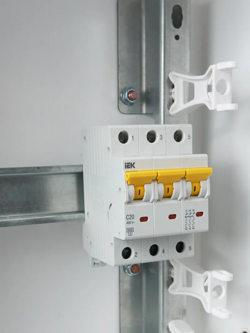 mcb-iek-karat-60m-3p-20a-6ka-type-c MCB IEK KARAT 60M 3P 20A 6kA Type C